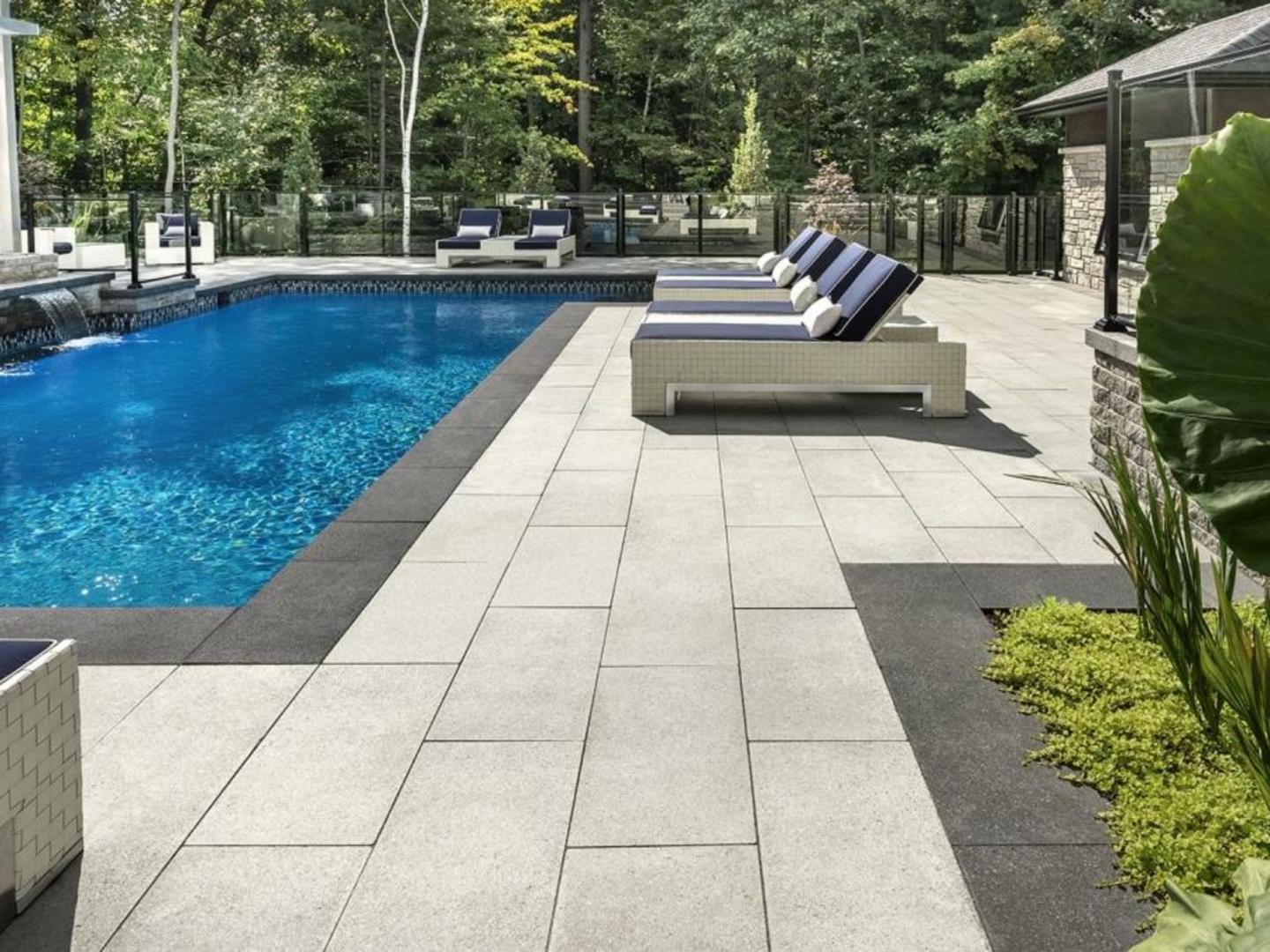 Création de plates-bandes pour embellir un aménagement paysager