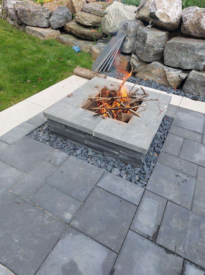 Cour arrière en pavé uni au style contemporain