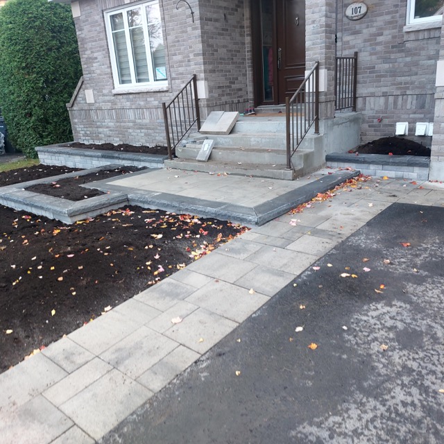 Sable polymère pour pavé uni assurant stabilité et durabilité