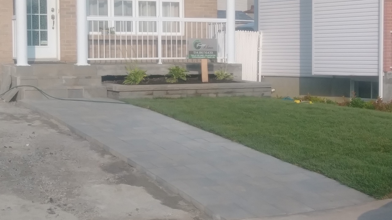 Réparation de drain français à Terrebonne pour drainage efficace de terrain