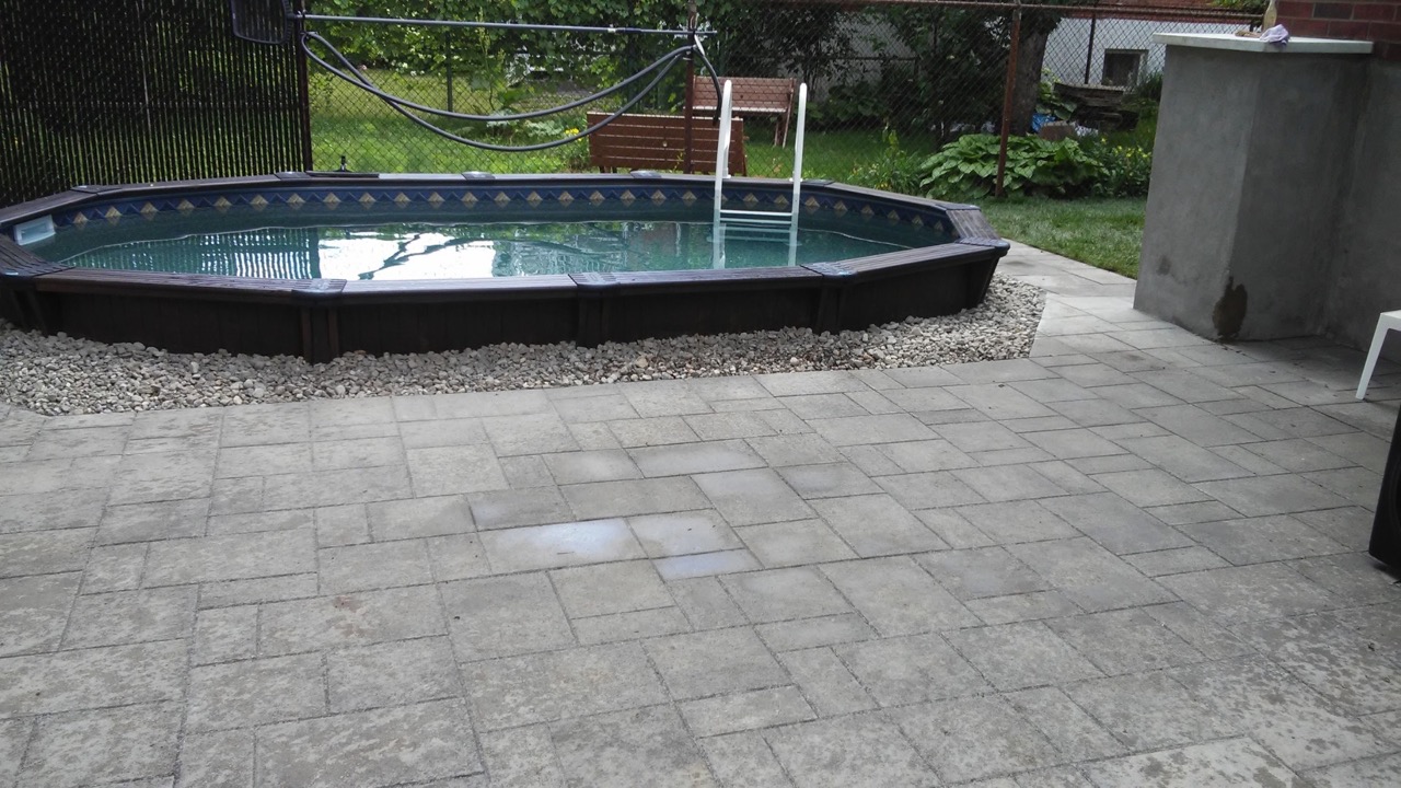 Excavation de terrain à Blainville pour projet résidentiel et aménagement extérieur