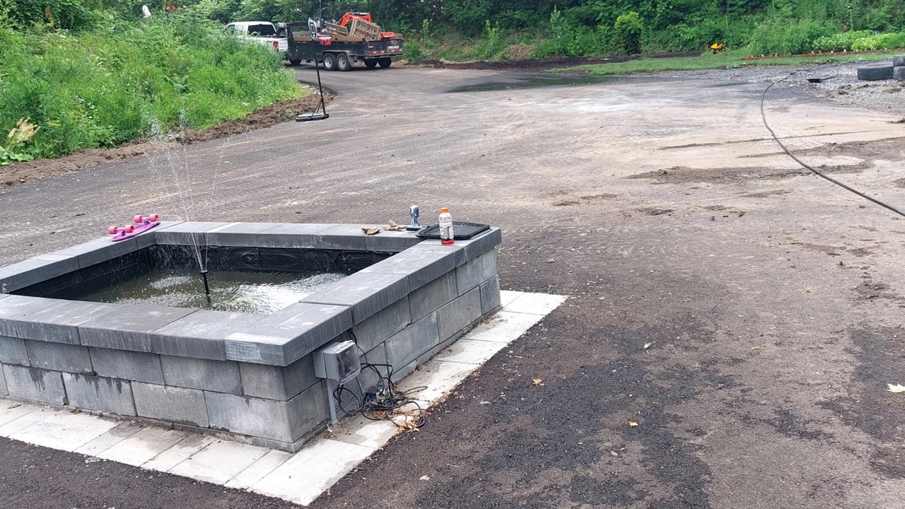 Excavation à Laval pour nivellement de terrain résidentiel et aménagement extérieur