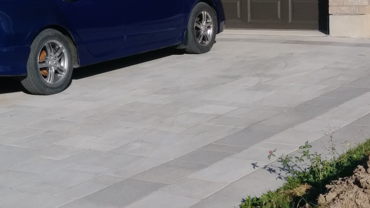 Installation de pavé uni à Blainville pour cour extérieure et terrasse résidentielle