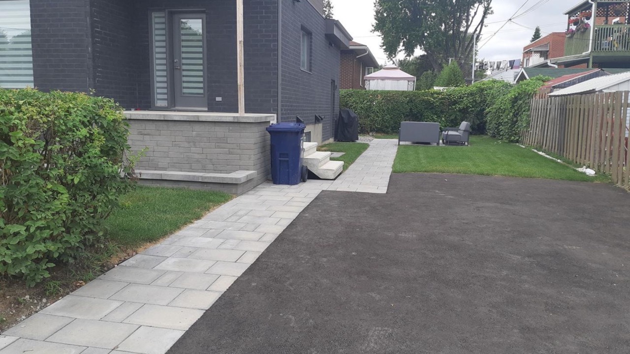 Paysagiste sur la Rive-Nord pour aménagement de cour arrière moderne